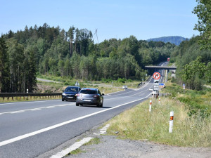 Začala stavba rozšíření silnice mezi obcemi Nový Bor a Svor. Hotovo by mělo být do dvou let