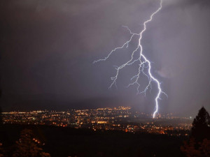 Do Česka se ženou silné bouřky. Výstraha platí i pro Liberecký kraj