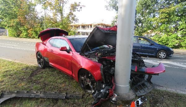 Narazil do sloupu chvíli po rozjezdu. Po převozu do nemocnice hned utekl