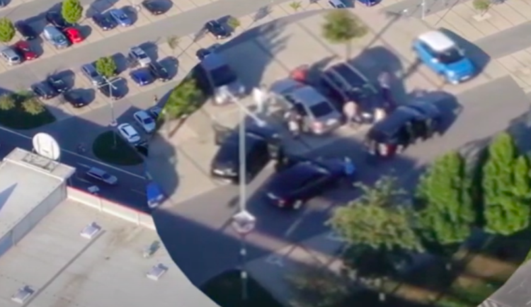 Policisté rozprášili skupinu výrobců a distributorů drog. Zatýkání proběhlo i na parkovišti před obchodním centrem