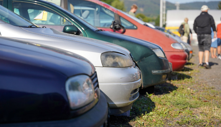 V Liberci dražili prvních patnáct aut, která město nechalo odtáhnout z ulic
