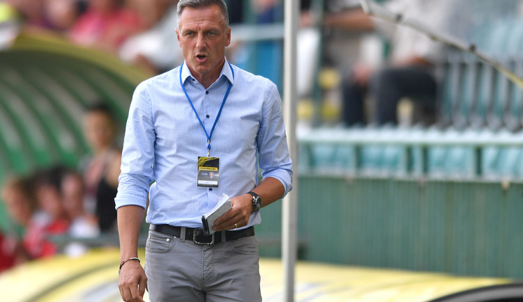 Prohráli jsme zbytečně, řekl trenér Slovanu Kozel. Hráli jsme profesorsky, souhlasil Kozák