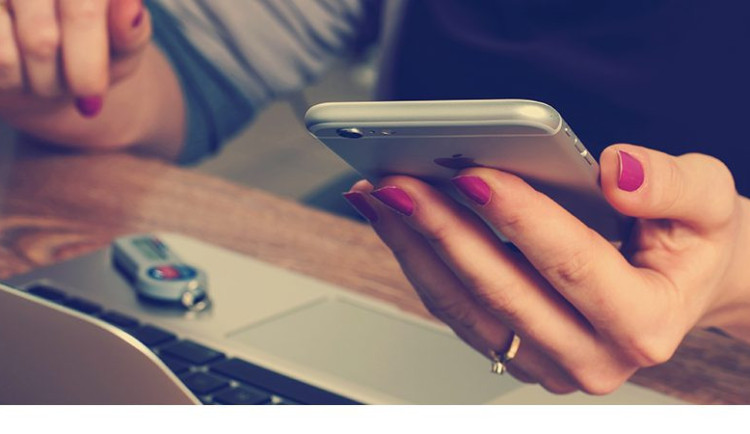 Podvodníci se vydávají za exekutory, přes SMS se snaží vylákat peníze i údaje