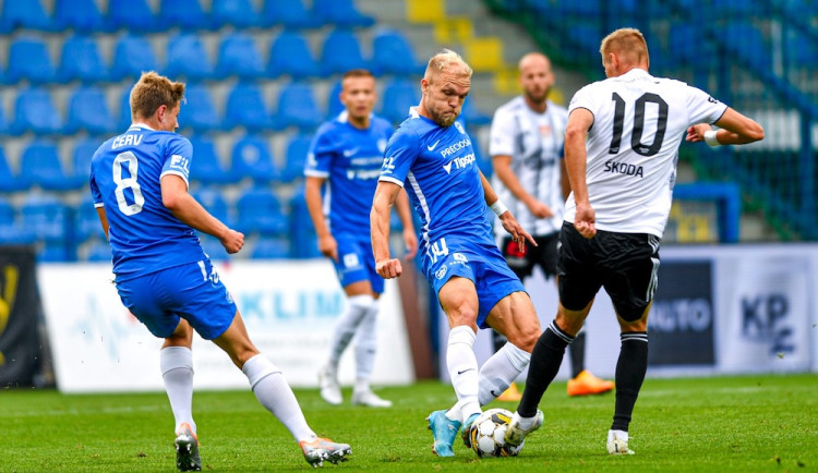 Rána v závěru. Slovan nevyužil řadu šancí, nakonec přišel proti Budějovicím o vítězství