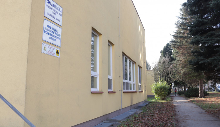 ZŠ a ZUŠ Jabloňová