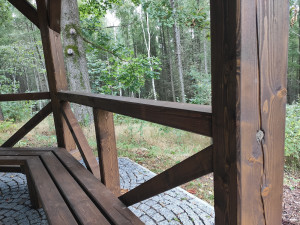 Město Chrastava postavilo v Horním Vítkově nový altán. Nahradil původní, který loni někdo ukradl