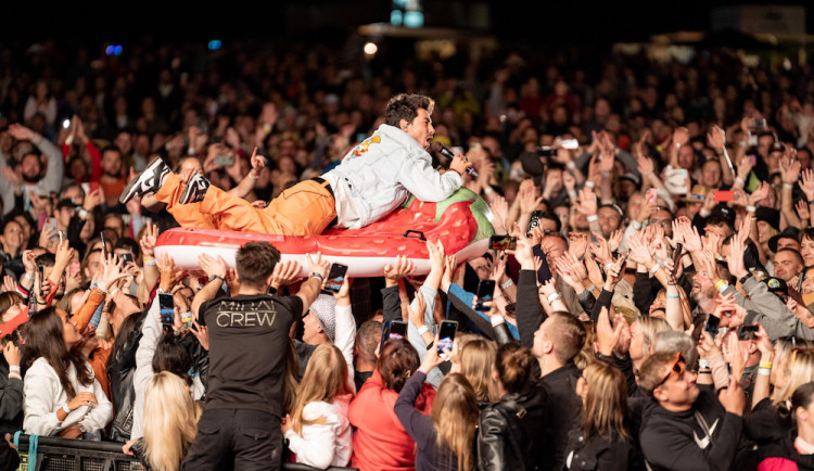 Hudebně-kulturní festival Hrady CZ své letošní putování uzavře na Bezdězu s Chinaski, Mig 21, Mirai, Rybičkami 48 či Divokým Billem
