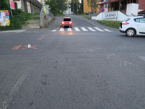 Řidič v Jablonci nad Nisou srazil cyklistu, od nehody ujel. Policie hledá svědky nehody