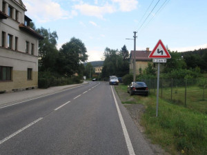 Čelní srážka ve Smržovce. Řidič přejel do protisměru, neví se proč