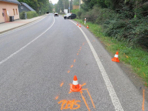 Čelní srážka ve Smržovce. Řidič přejel do protisměru, neví se proč
