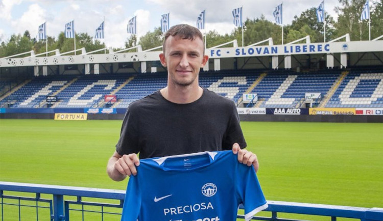 Posila za zraněného Doumbiu. Do Slovanu přichází na půl roku slávista Valenta
