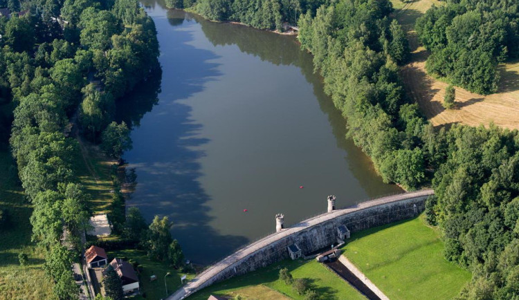 Oblíbená liberecká přehrada, Fojtka pro nudisty nebo studená Mlýnice. Liberecký kraj je na přehrady bohatý
