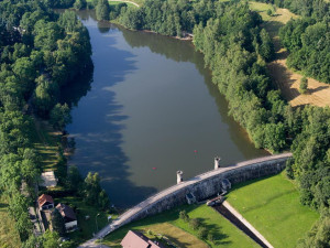 Oblíbená liberecká přehrada, Fojtka pro nudisty nebo studená Mlýnice. Liberecký kraj je na přehrady bohatý