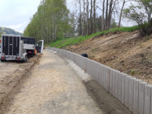 Silnice v Rynolticích je hotová. Komplikace však zůstanou