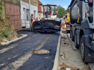 Silnice v Rynolticích je hotová. Komplikace zůstanou u Rozkoše