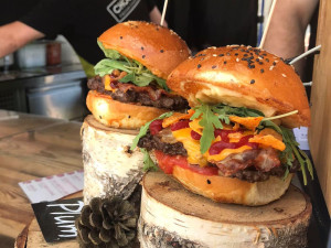 Burger Festival veze do Liberce víc jak tunu hovězího, bude se i flambovat na whisky