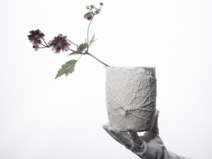 Vědci z liberecké univerzity vytvořili skleněnou porézní plastelínu. Využití najde nejen v designu interiéru