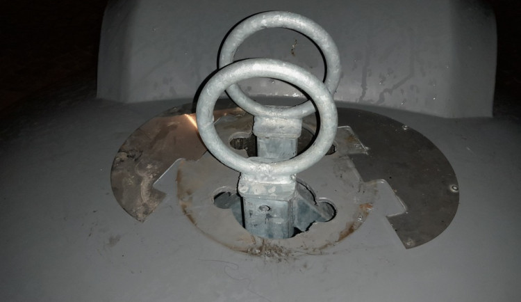 Kradli v kontejneru s elektroodpadem. Nachytal je muž, který nemohl spát