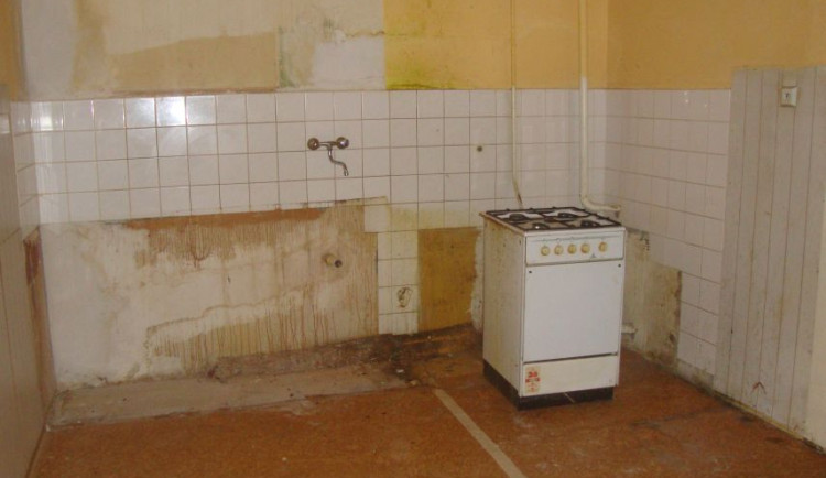 Před rekonstrukcí byly byty v dezolátním stavu