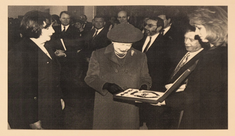 Muzeum v Turnově vystavuje kopii šperků, které dostala královna Alžběta II. při návštěvě v Brně