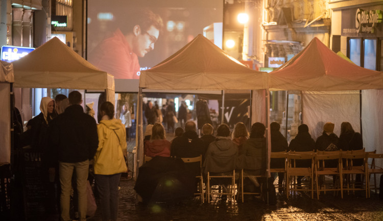 Kino na ulici v Liberci. Festival v Pražské přinese šest snímků i koncerty