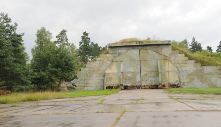 Na letišti Hradčany by mohla být fotovoltaická elektrárna i letecký provoz