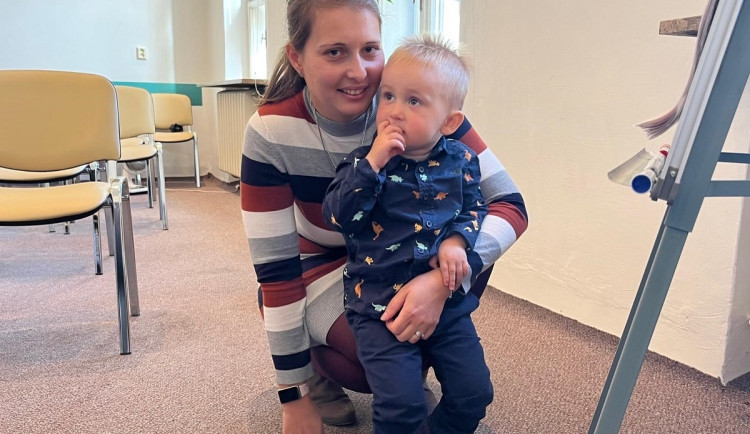 Trpí bolestmi i strachem z neplodnosti. Ženám s endometriózou pomáhá centrum v Brně