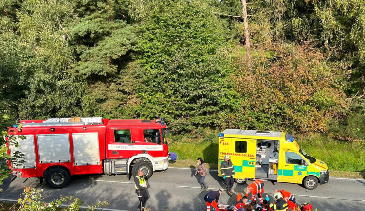 Na Prachaticku došlo k vážné havárii osobního automobilu. Zraněnému pomohli svědci