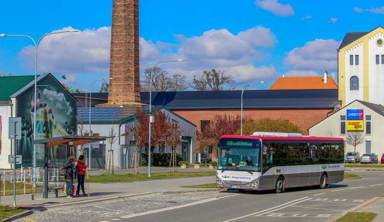 Jihomoravský dopravce odrazuje od papírových jízdenek. Lístky zdražuje