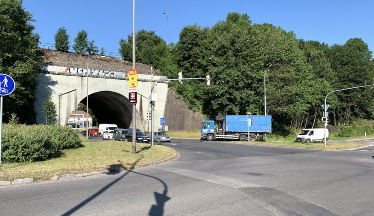 Příští týden začne přestavba křižovatky u viaduktu. Řidiči musí počítat s komplikacemi