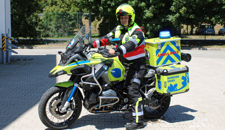 Každá minuta je rozhodující, říká motocyklový zdravotnický záchranář a pedagog na TUL Tomáš Dudich