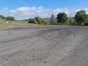 Poškozené parkoviště