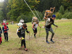Vynášení sudů na Ještěd se zúčastnilo třináct statečných. V osobním rekordu vyhrál Petr Schneider