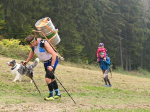 Vynášení sudů na Ještěd se zúčastnilo třináct statečných. V osobním rekordu vyhrál Petr Schneider