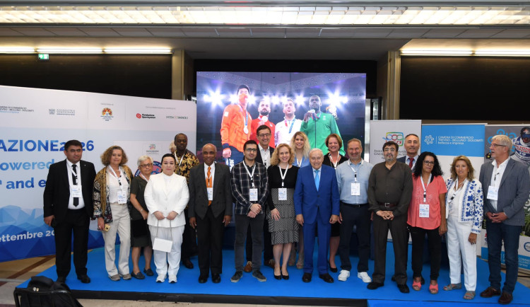 Konference Mental Health se zúčastní i prof. Franco Ascani - prezident FICTS Federation. Na fotce s modrou kravatou