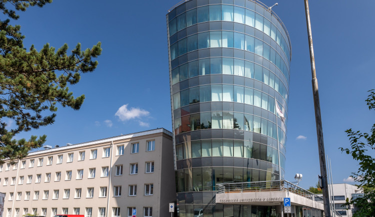 Výzkumné centrum univerzity v Liberci má za deset let na kontě téměř sedm desítek patentů