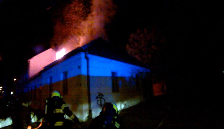 V Brně hořel dům, kde nikdo nebydlí. Škoda se vyšplhala na milion korun