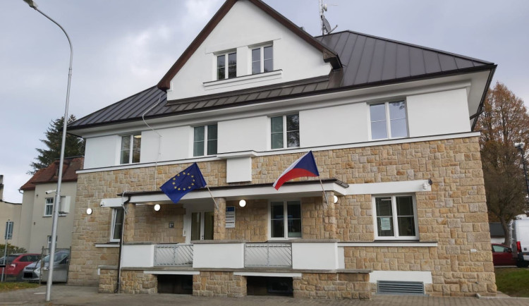 Krajská cizinecká policie má v Hrádku nad Nisou nové zázemí. Poslouží českým i německým policistům
