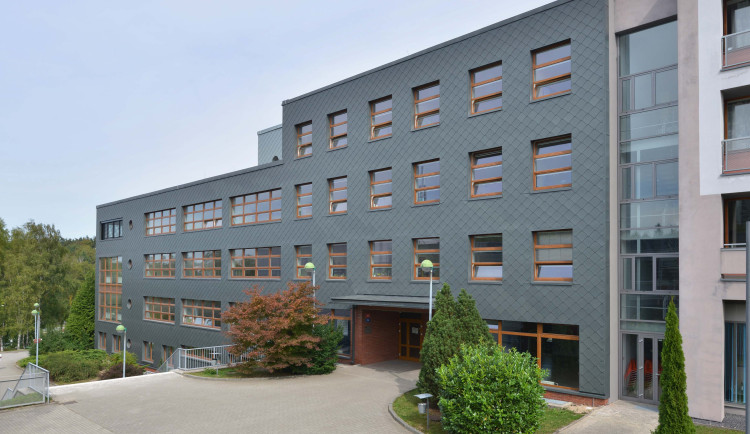 Učitelé na nás mají čas a práci si můžeme vyzkoušet, těší žáky SOŠ Jablonecká