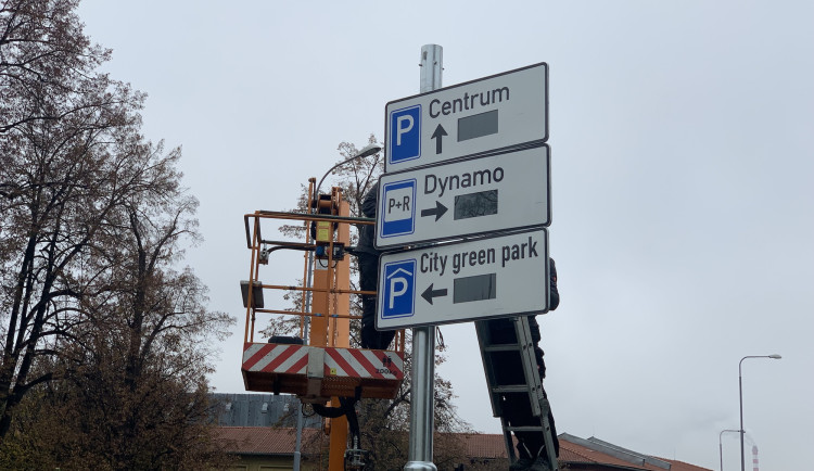 Kdy budou značky navádět řidiče? Blíží se zkušební provoz