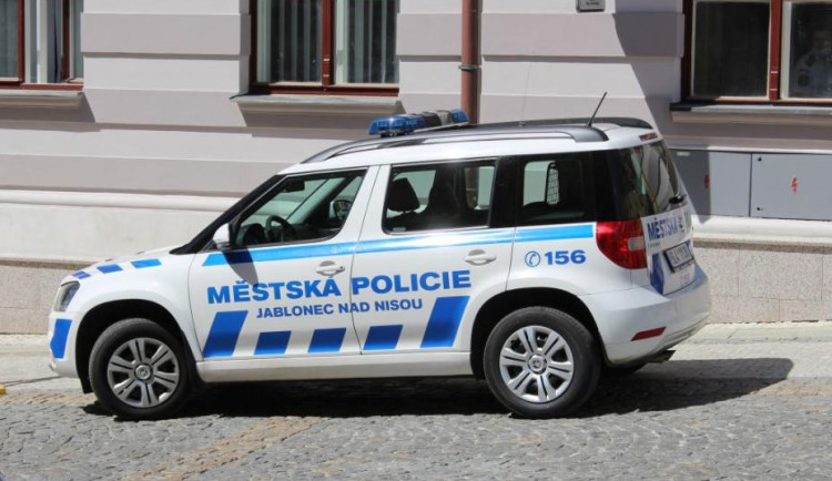 Taxikář jezdil pod vlivem drog. Strážníkům jeho test vyšel pozitivní