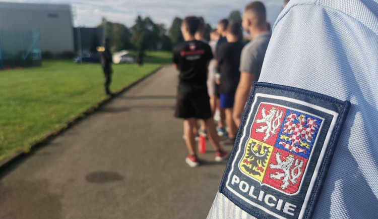 Zájemci o práci u Policie ČR si ve Skutči vyzkoušeli fyzotesty na(ne)čisto