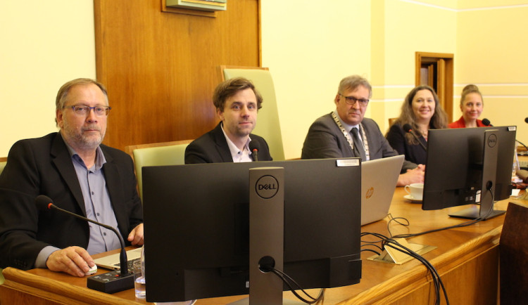 Velká města už mají nová vedení. V Jablonci je primátorem Vele, v Lípě pokračuje Volfová