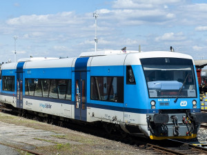 Liberecký kraj posílí ranní vlaky do Frýdlantu. Střední škole přibylo studentů