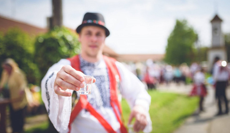 V Kostelci byly u sčítání zmatky, řekl soud. Volby se kryly s hody