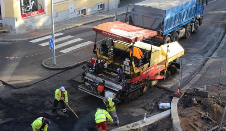 Rekonstrukce Kamenné ulice v Jablonci skončí o rok dřív, než se plánovalo