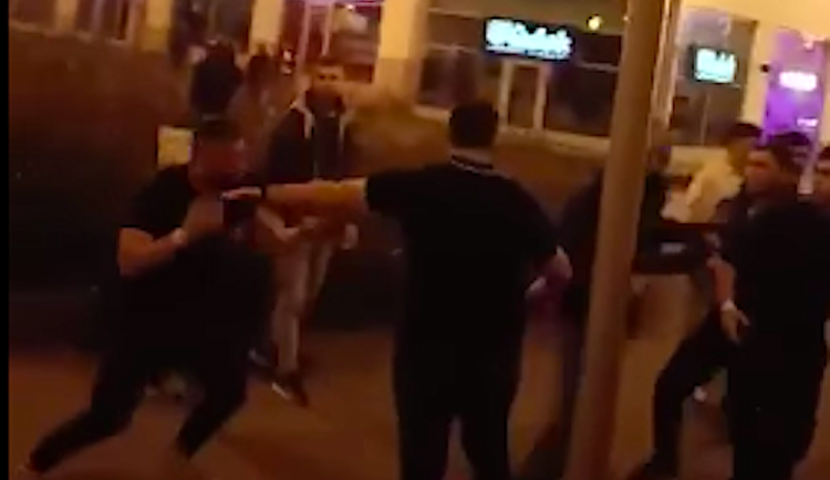 Hromadná bitka v centru Liberce. Policie hledá svědky