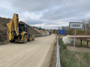 Práce na mostech na průtahu Libercem se na konci listopadu zastaví. Přes zimu bude silnici udržovat menší pluh