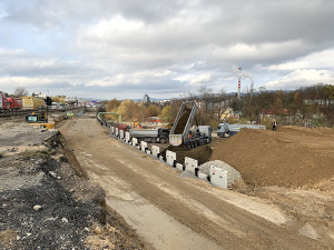 Práce na mostech na průtahu Libercem se na konci listopadu zastaví. Přes zimu bude silnici udržovat menší pluh
