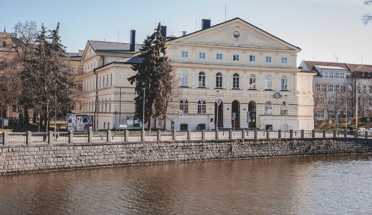 Slavii chceme opravit, zní z budějcké radnice. Výběr stavební firmy se posouvá
